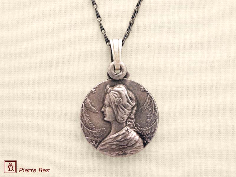 Pierre Bex Art-Nouveau round locket 41213-03