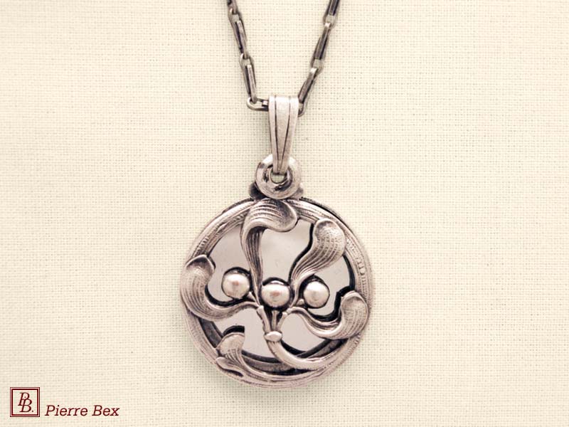 Pierre Bex Art-Nouveau round locket 41213-04